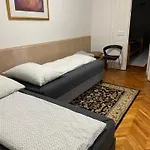 Petoefi House דירה