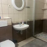 דירה Petoefi House