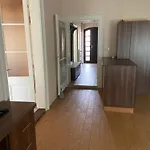דירה Petoefi House