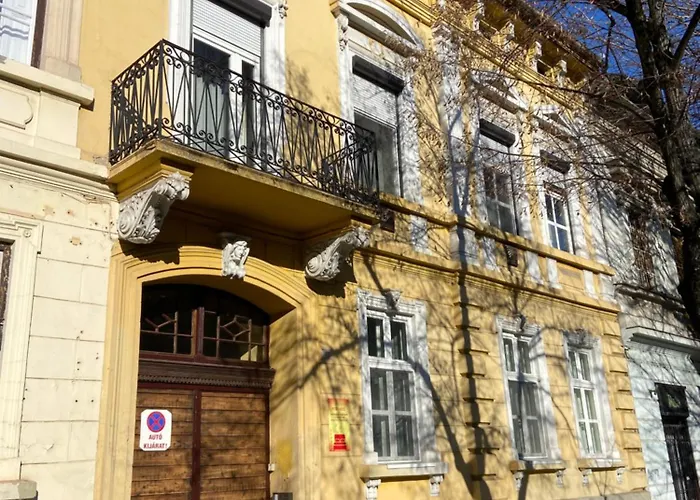 Apartment Petoefi House Szegedin